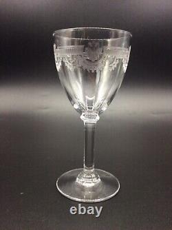 Série de cinq verres à vin rouge cristal soufflé gravé Saint-Louis modèle Manon