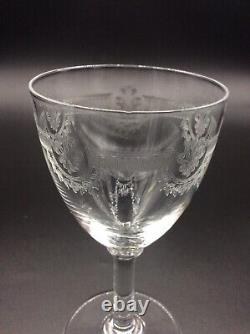 Série de cinq verres à vin rouge cristal soufflé gravé Saint-Louis modèle Manon