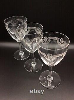 Série de trois verres à eau en cristal soufflé gravé Saint-Louis modèle Manon