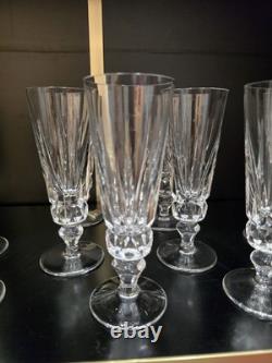 Service de 36 verres en cristal Saint-Louis modèle Guernesey signé