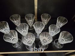 Service de 36 verres en cristal Saint-Louis modèle Guernesey signé