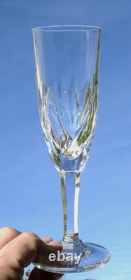 Service de 6 flûtes à champagne en cristal de Saint Louis modèle Monaco Signées