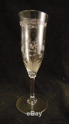 Service de 8 flutes à champagne en cristal de Saint Louis à décor de muguet, XIX
