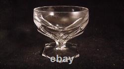 Service de 9 coupes à champagne en cristal de Saint Louis modèle Poincaré