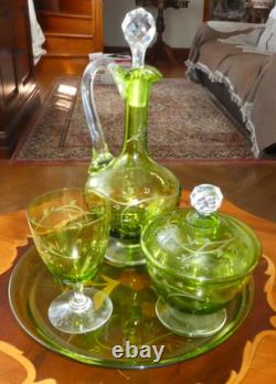Service de nuit 4 pièces en cristal de St Louis taillé et gravé vert chartreuse