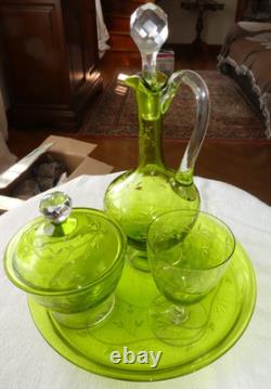 Service de nuit 4 pièces en cristal de St Louis taillé et gravé vert chartreuse