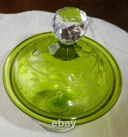 Service de nuit 4 pièces en cristal de St Louis taillé et gravé vert chartreuse