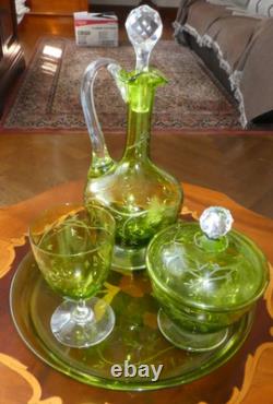 Service de nuit 4 pièces en cristal de St Louis taillé et gravé vert chartreuse