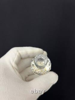 Suite de trois flacons de toilette en cristal givré et doré, Saint-Louis