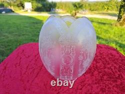 Superbe Tulipe Globe Lampe A Petrole En Cristal Grave De Baccarat Ou Saint Louis