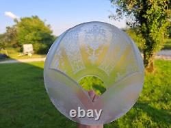 Superbe Tulipe Globe Lampe A Petrole En Cristal Grave De Baccarat Ou Saint Louis