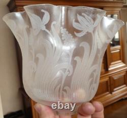 Tres Grosse Tulipe De Lampe A Petrole Cristal Saint Louis Signe Decor Floral