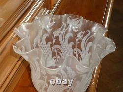Tres Grosse Tulipe De Lampe A Petrole Cristal Saint Louis Signe Decor Floral