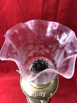 Tulipe de lampe à pétrole cristal verre gravé à l'acide Baccarat St Louis Globe
