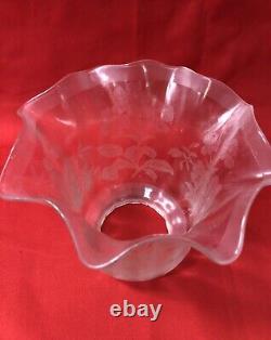 Tulipe de lampe à pétrole cristal verre gravé à l'acide Baccarat St Louis Globe
