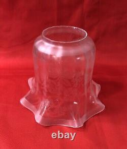 Tulipe de lampe à pétrole cristal verre gravé à l'acide Baccarat St Louis Globe
