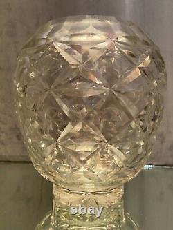 Vase boule de type ananas en cristal taillé Saint Louis