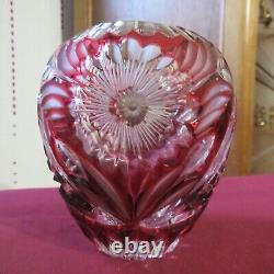 Vase boule en cristal taillé rouge saint louis baccarat lorraine a définir