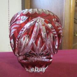 Vase boule en cristal taillé rouge saint louis baccarat lorraine a définir