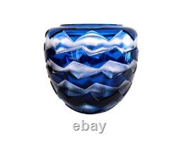 Vase contemporain en cristal overlay bleu acide signé Saint-Louis St océane