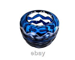 Vase contemporain en cristal overlay bleu acide signé Saint-Louis St océane