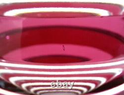 Vase cristal overlay rouge rose framboise taillé signé signature Saint-Louis St