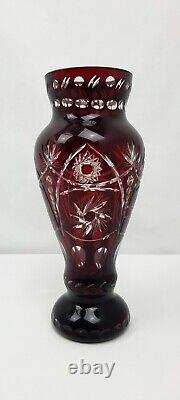 Vase en Cristal Doublé Taillé Couleur Rouge Rubis BOHÊME SAINT-LOUIS BACCARAT