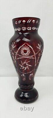 Vase en Cristal Doublé Taillé Couleur Rouge Rubis BOHÊME SAINT-LOUIS BACCARAT