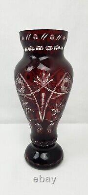 Vase en Cristal Doublé Taillé Couleur Rouge Rubis BOHÊME SAINT-LOUIS BACCARAT