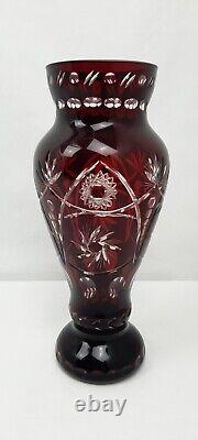 Vase en Cristal Doublé Taillé Couleur Rouge Rubis BOHÊME SAINT-LOUIS BACCARAT