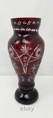 Vase en Cristal Doublé Taillé Couleur Rouge Rubis BOHÊME SAINT-LOUIS BACCARAT