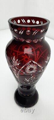 Vase en Cristal Doublé Taillé Couleur Rouge Rubis BOHÊME SAINT-LOUIS BACCARAT
