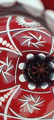 Vase en Cristal Doublé Taillé Couleur Rouge Rubis BOHÊME SAINT-LOUIS BACCARAT