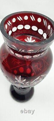 Vase en Cristal Doublé Taillé Couleur Rouge Rubis BOHÊME SAINT-LOUIS BACCARAT