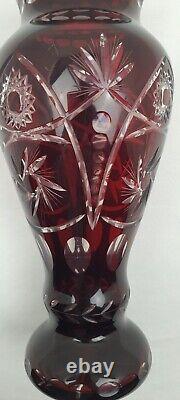Vase en Cristal Doublé Taillé Couleur Rouge Rubis BOHÊME SAINT-LOUIS BACCARAT