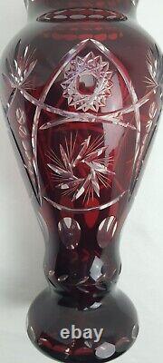 Vase en Cristal Doublé Taillé Couleur Rouge Rubis BOHÊME SAINT-LOUIS BACCARAT