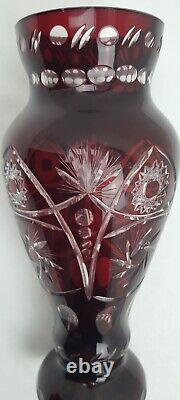Vase en Cristal Doublé Taillé Couleur Rouge Rubis BOHÊME SAINT-LOUIS BACCARAT