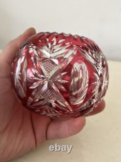Vase rouge boule en cristal de Saint Louis modèle1