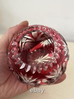 Vase rouge boule en cristal de Saint Louis modèle1