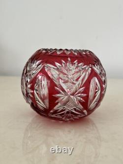 Vase rouge boule en cristal de Saint Louis modèle1