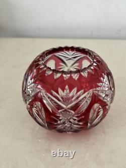 Vase rouge boule en cristal de Saint Louis modèle1