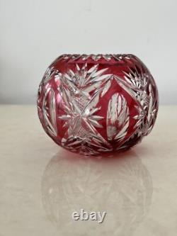 Vase rouge boule en cristal de Saint Louis modèle1