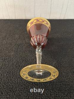 Verre à vin blanc modèle Callot rouge et or en cristal de Saint Louis