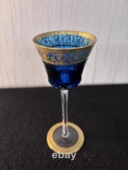 Verre à vin modèle Thistle bleu en cristal de Saint Louis mod1