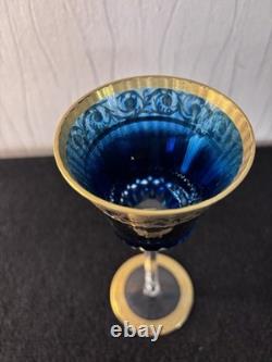 Verre à vin modèle Thistle bleu en cristal de Saint Louis mod1
