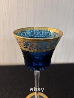 Verre à vin modèle Thistle bleu en cristal de Saint Louis mod1