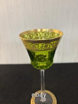Verre à vin modèle Thistle vert mousse en cristal de Saint Louis