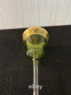 Verre à vin modèle Thistle vert mousse en cristal de Saint Louis