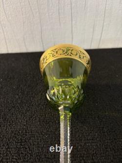 Verre à vin modèle Thistle vert mousse en cristal de Saint Louis