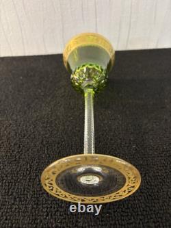 Verre à vin modèle Thistle vert mousse en cristal de Saint Louis